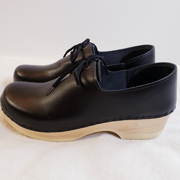 sven closed back clogs